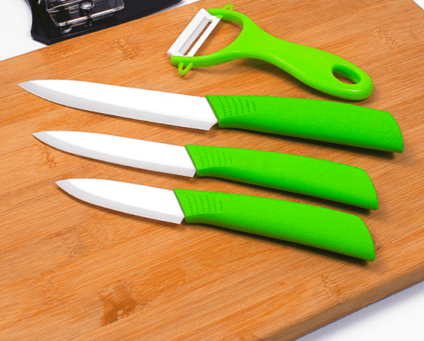 סט סכיני קרמיקה למטבח עם מעמד אלגנטי דגם 1
