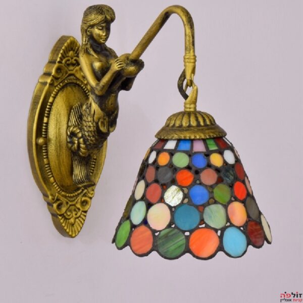 מנורת קיר עם אהיל זכוכית מעוטר בעיגולים צבעוניים