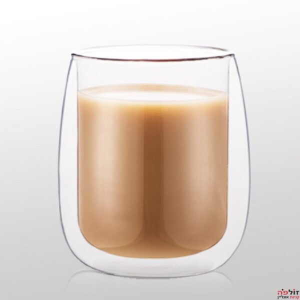 כוס שתייה חמה עם זכוכית כפולה עם קפה בפנים