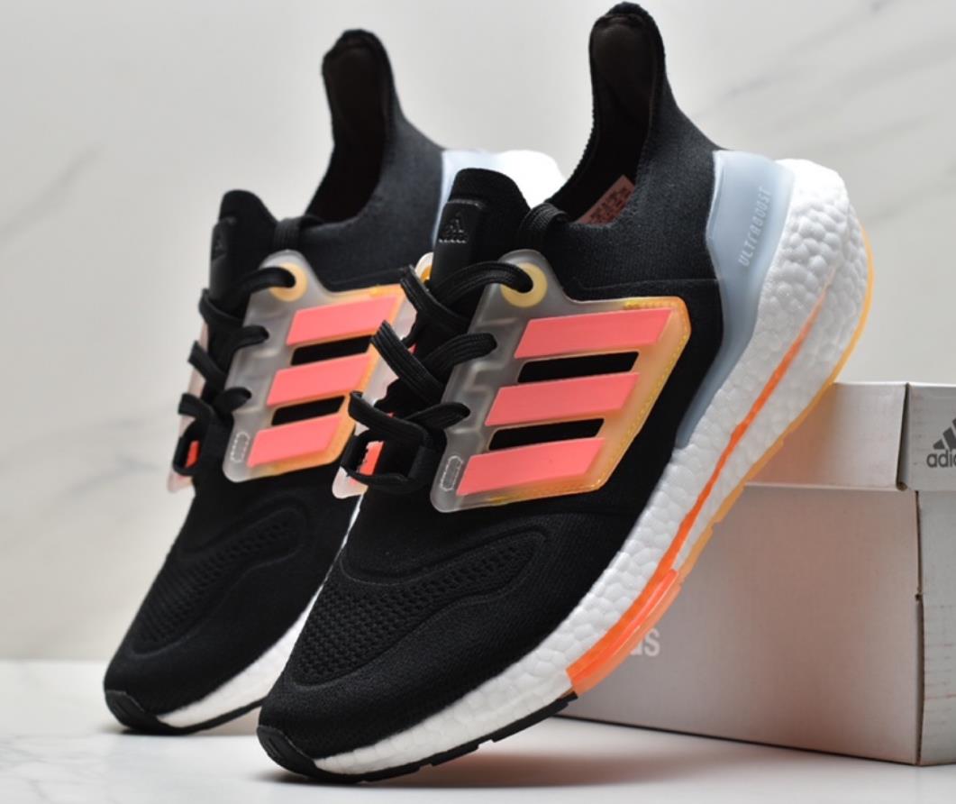 ADIDAS ULTRABOOST -